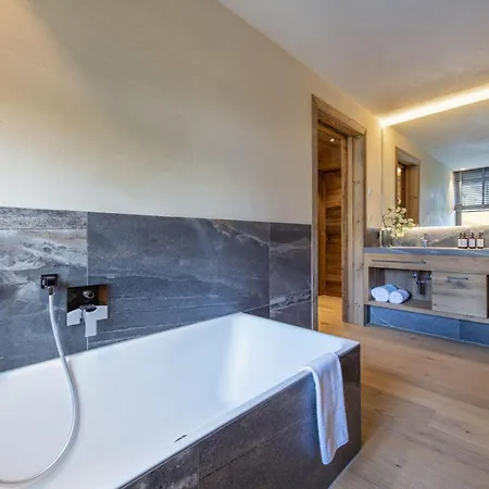 Luxury 4 Bedroom In Διαμέρισμα